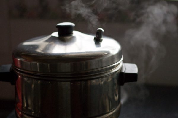 An idli steamer